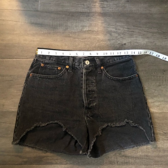 Abercrombie & Fitch Women’s Annie High Rise Black Denim Shorts 26/2 - Picture 2 of 5